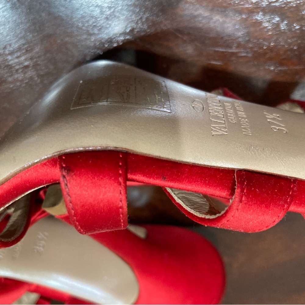 Valentino Garavani Red Satin Strappy Bow Heels, MISMATE, Right 7.5, Left  6.5 - Picture 12 of 13